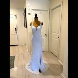 SOLD♦️Glittering Crystal Sequins Long Sleeves V-neck Mermaid Prom Dress size 4